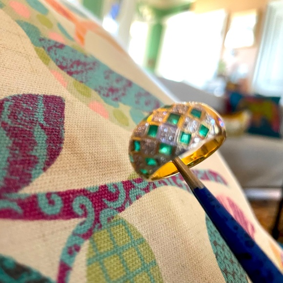 14K gold emerald and diamond dome style ring - Picture 3 of 4